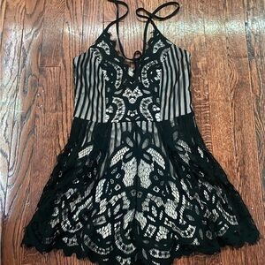 Chic Black Lace Halter Dress